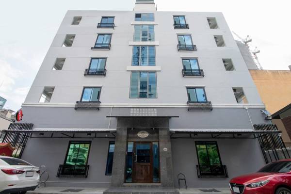 OYO 818 Suksomboon Residence