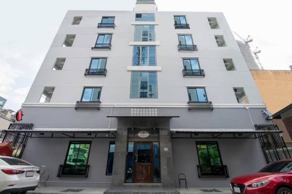 OYO 818 Suksomboon Residence