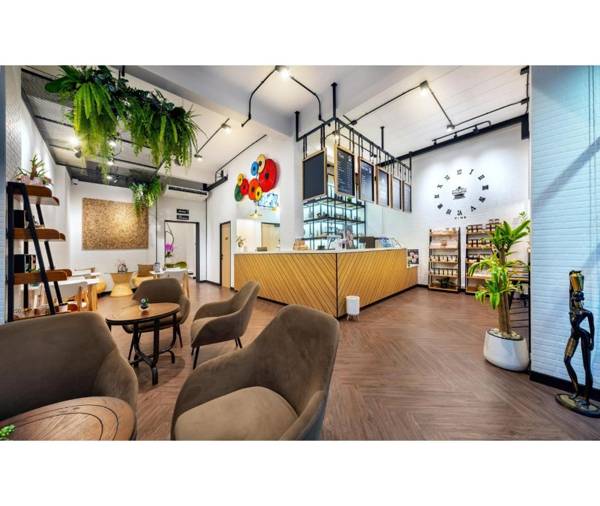 Siam Subway Hostel and Cafe