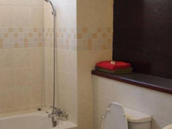 Le Vanvarothai Saladaeng Residence