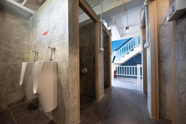 SLEEP TO FLY HOTEL & HOSTEL