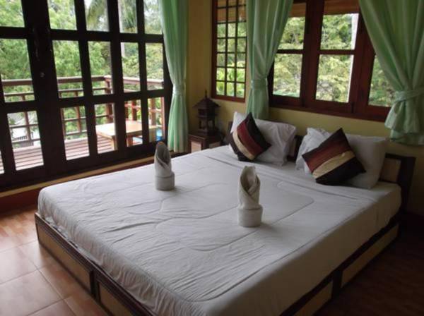 Hut Sun Bungalows