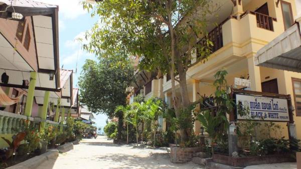 Black & White Bungalows