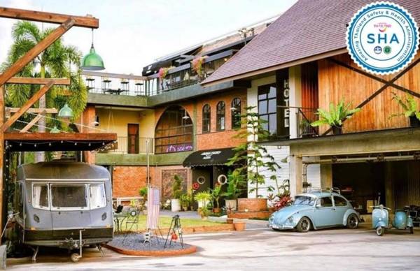 Dream factory hotel (SHA Plus)