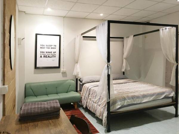 THE GOOSE HOUSE UBON