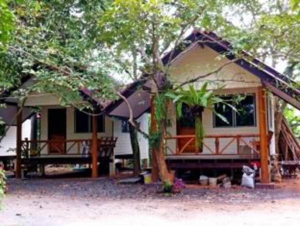 Baan Tai Rom Yen Resort