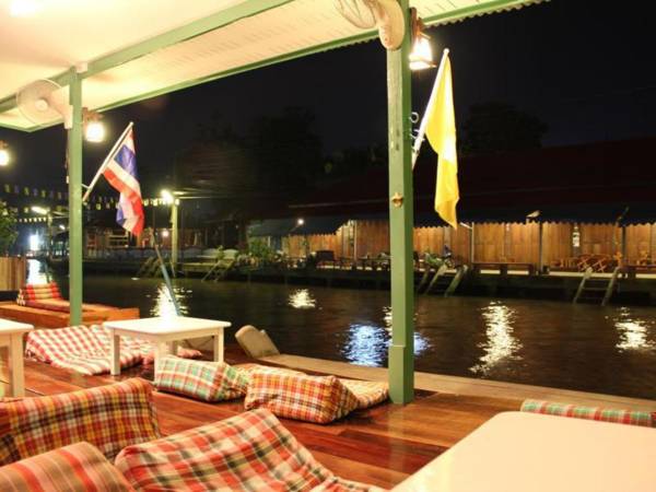 Baanrak Amphawa