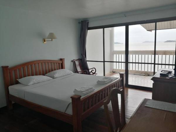 Jansom Beach Resort