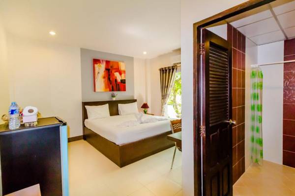 Baan Yuyen Karon Guesthouse