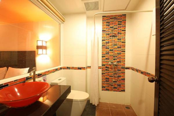 OYO 126 Patong Station House