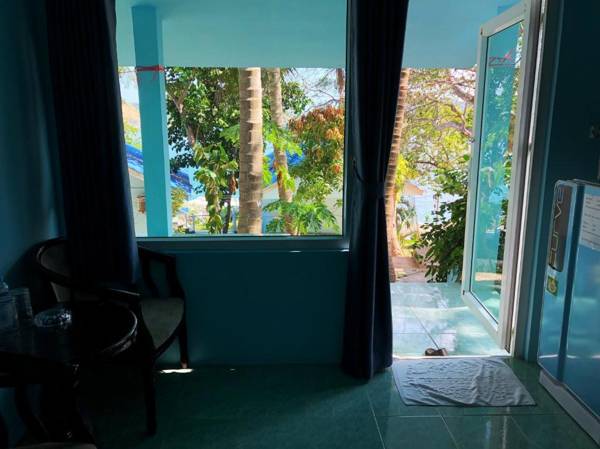 Naiharn On The Rock Resort Phuket