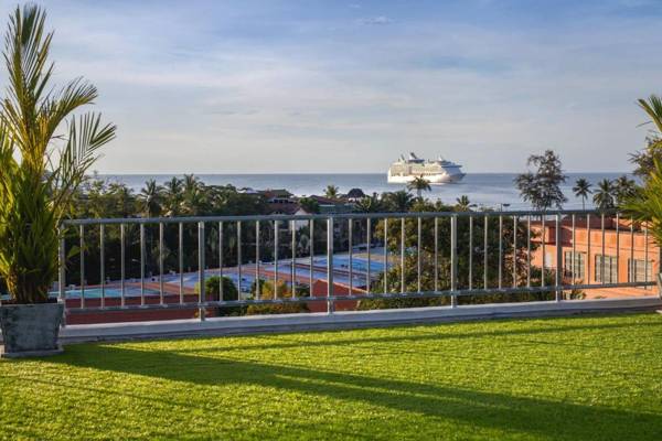 Paripas Patong Resort - SHA Extra Plus