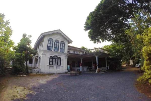 Surachet at 257 Boutique House