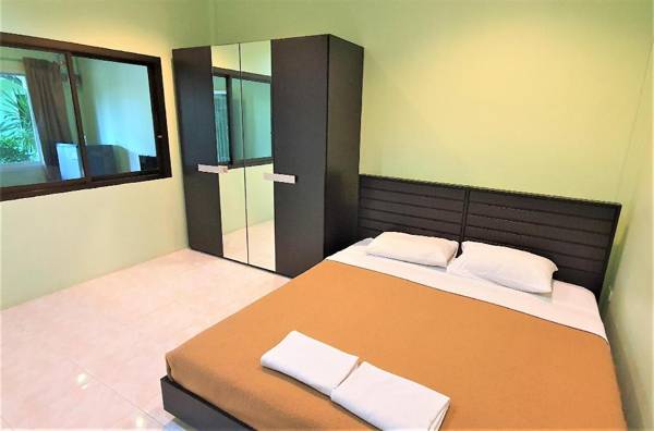 Chalong Stay Well by Palai Seafood