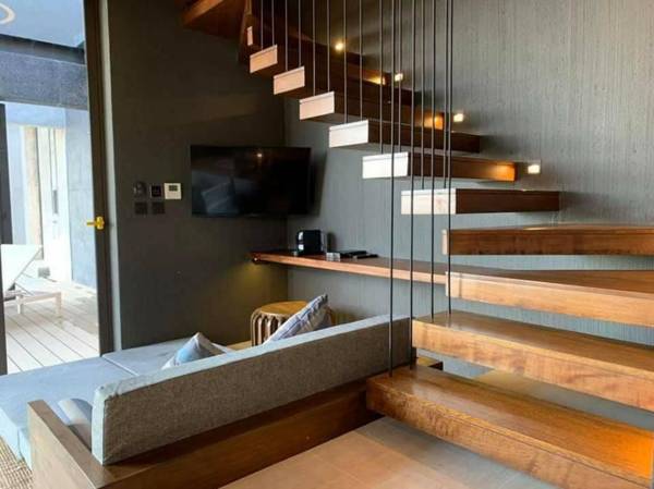 AKRA COLLECTION LAYAN