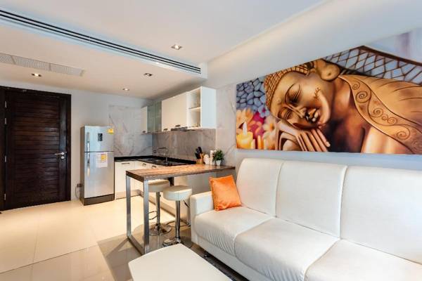 Bright apartment at Emerald Terrace gym and pool!