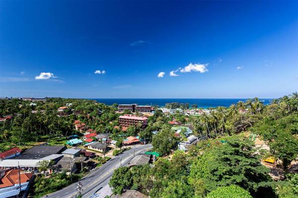 Seaview apartment near Karon beach rooftop pool!