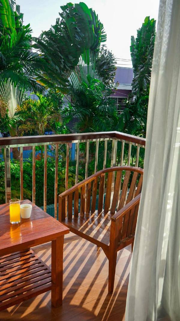 Z&Z House-Deluxe Pool View Room