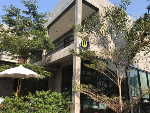 Come Moon Loft Hotel