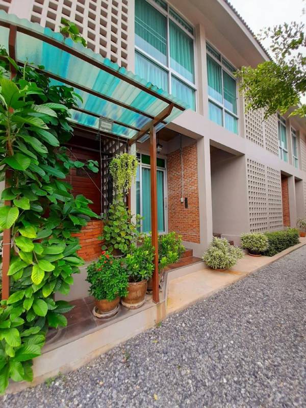 Mon-Dee Mini Hotel