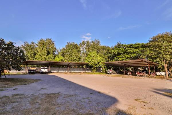 Vaccinated Staff - OYO 421 Dnk Baan Suan