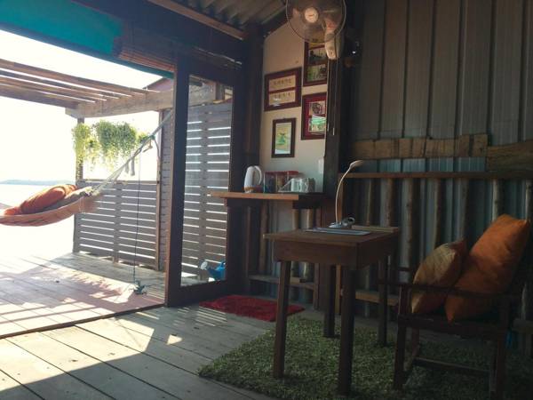 4Wooden Fish Waterfront House