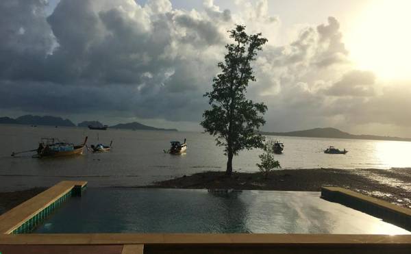 4Fish Waterfront Pool House