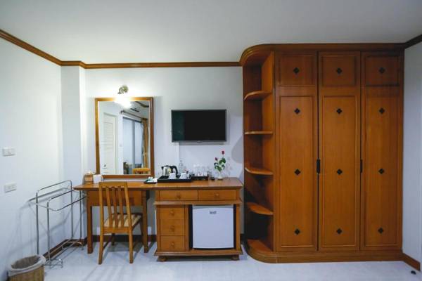 Hua Hin White Villa Hotel - SHA Certified