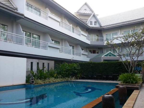 Baan Suksiri Hotel (SHA Extra Plus)