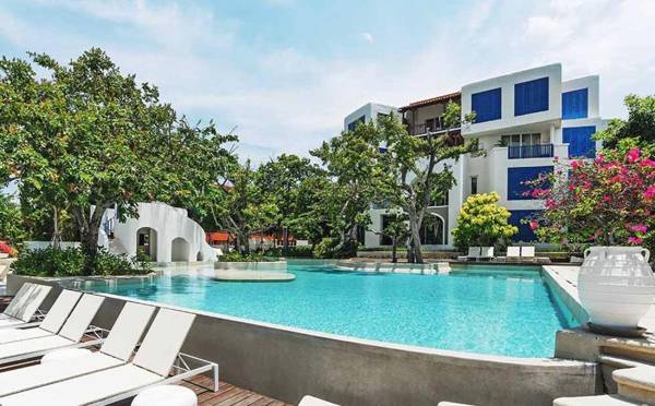 Chelona huahin beachfront resort condo