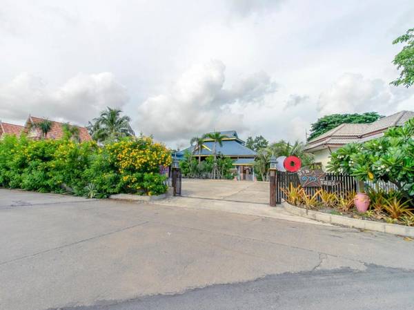 Capital O 961 Baan Dow Chompoo Resort