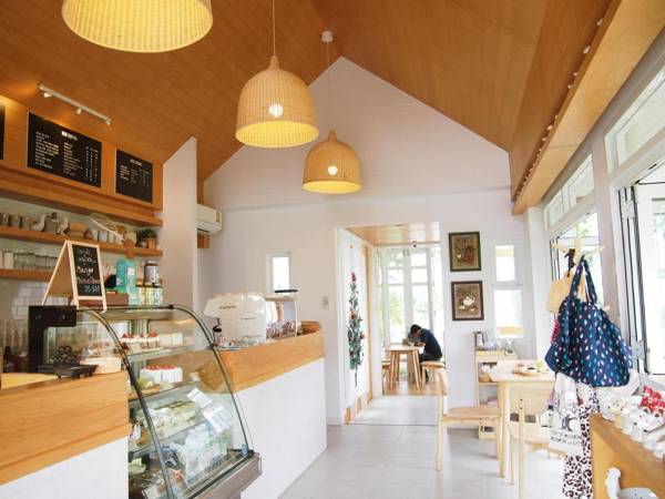 Eat Sleep Cafe and Bed