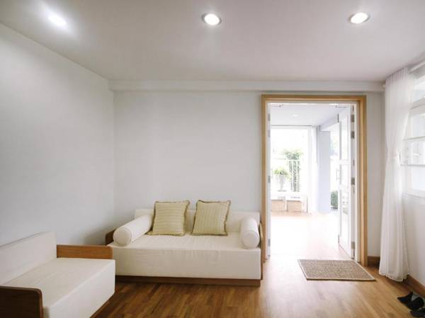 Eat Sleep Cafe and Bed