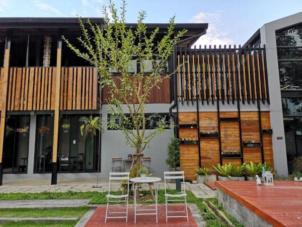 Baan Mai Kradan Hostel Chiang Rai