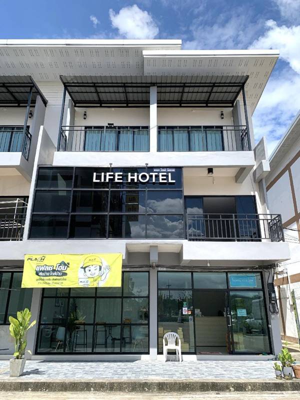 Life Rongkhun - White Temple Chiangrai ร่องขุ่น