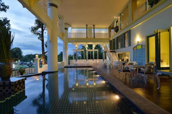 At Pingnakorn Huaykaew