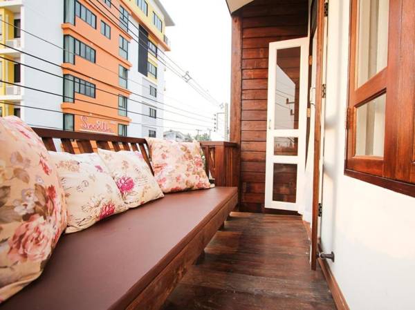 Ratchiangsaen Flora House