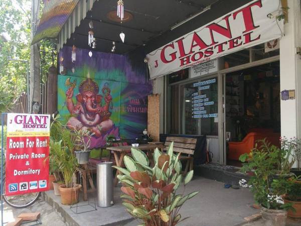 J Giant Hostel