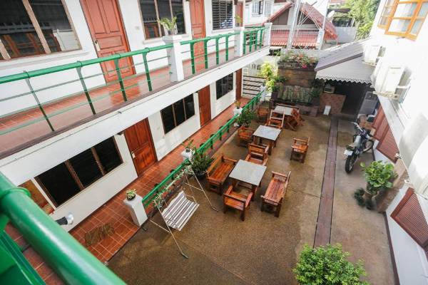 ZEN Rooms Sripoom Soi 1