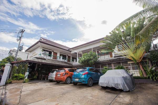 ZEN Rooms Sripoom Soi 1