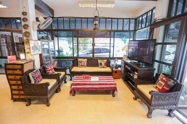 ZEN Rooms Sripoom Soi 1