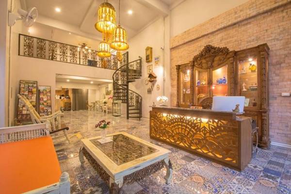 Sridonchai Heritage Night Bazaar Chiang Mai