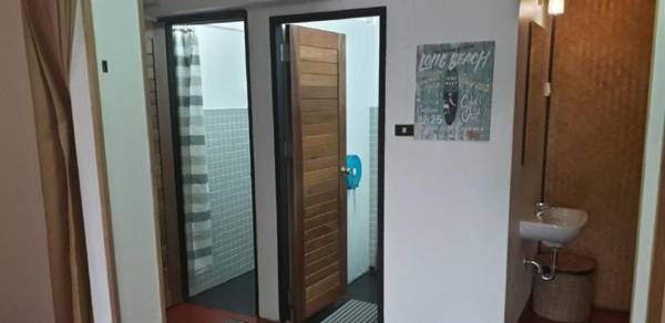 The Cabin Backpackers Hostel & Bar