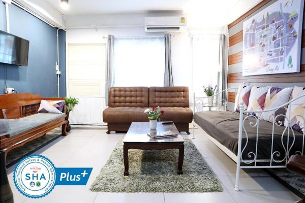 Cosy Town Home at the Old City