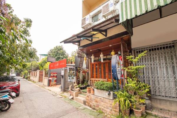 OYO 652 Smile Robotist Hostel