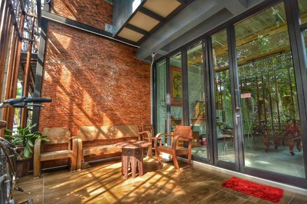 The Corner's Unique House