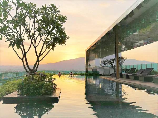 The Astra Condo Cozy Suite