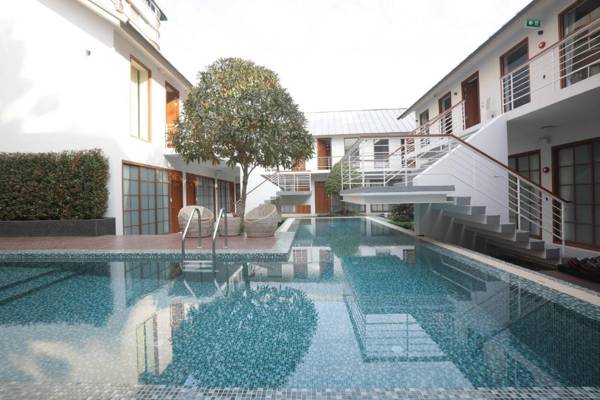 Four O'clock Hotel