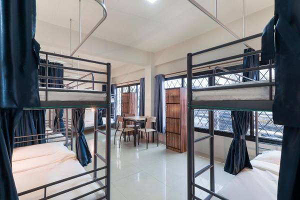 OYO 724 Green Light Cafe&bed Hostel