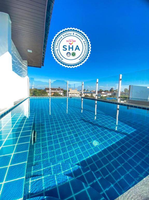 DE LUXE BOUTIQUE & rooftop restaurant